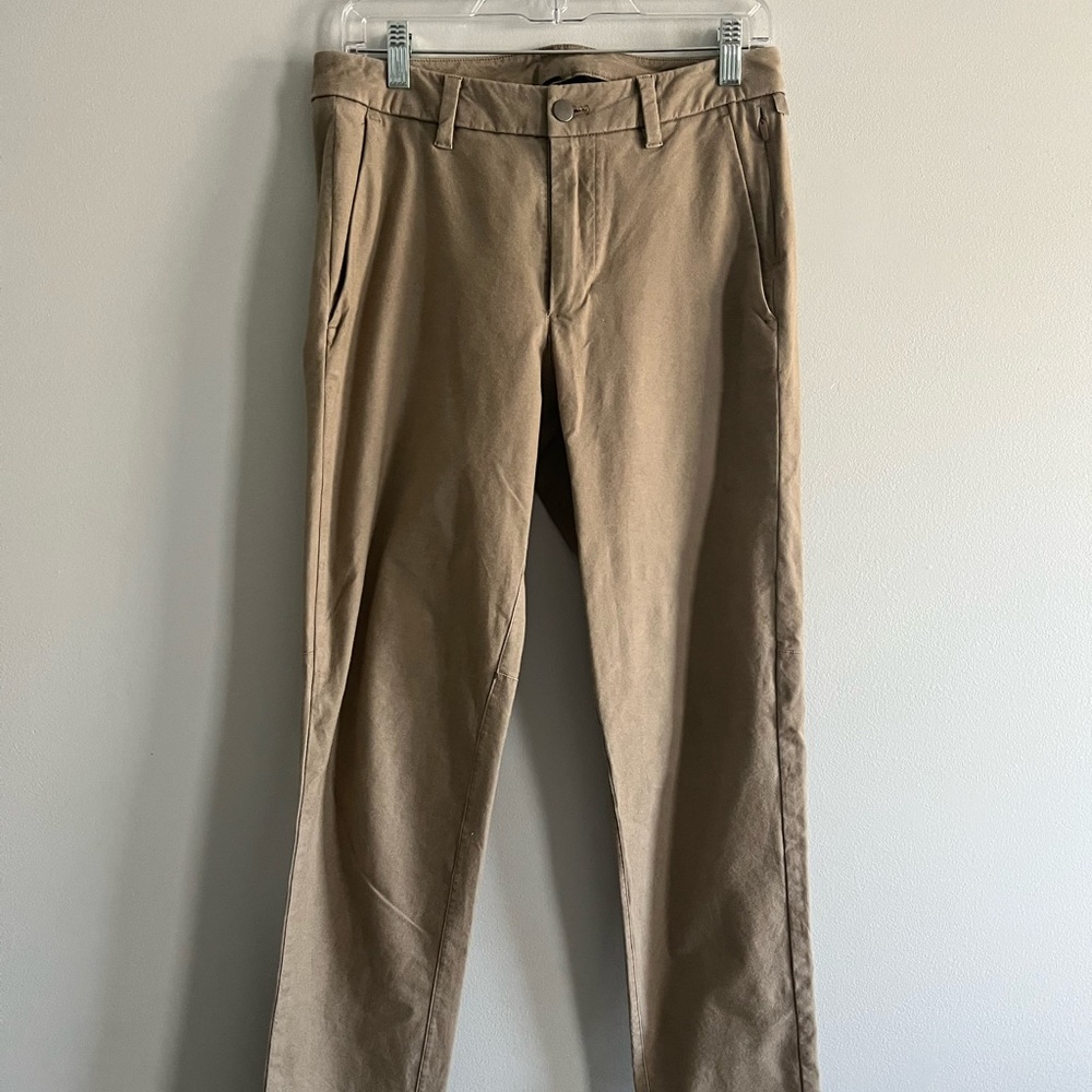 Lululemon-commission pant slim. 29 waist 32 length. Excellent condition. Oak dye